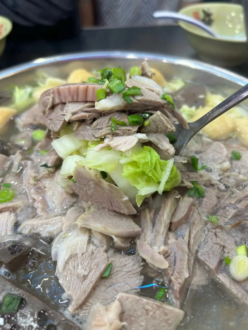 威宁羊汤锅,凉爽高原天气里很适合的一锅热食